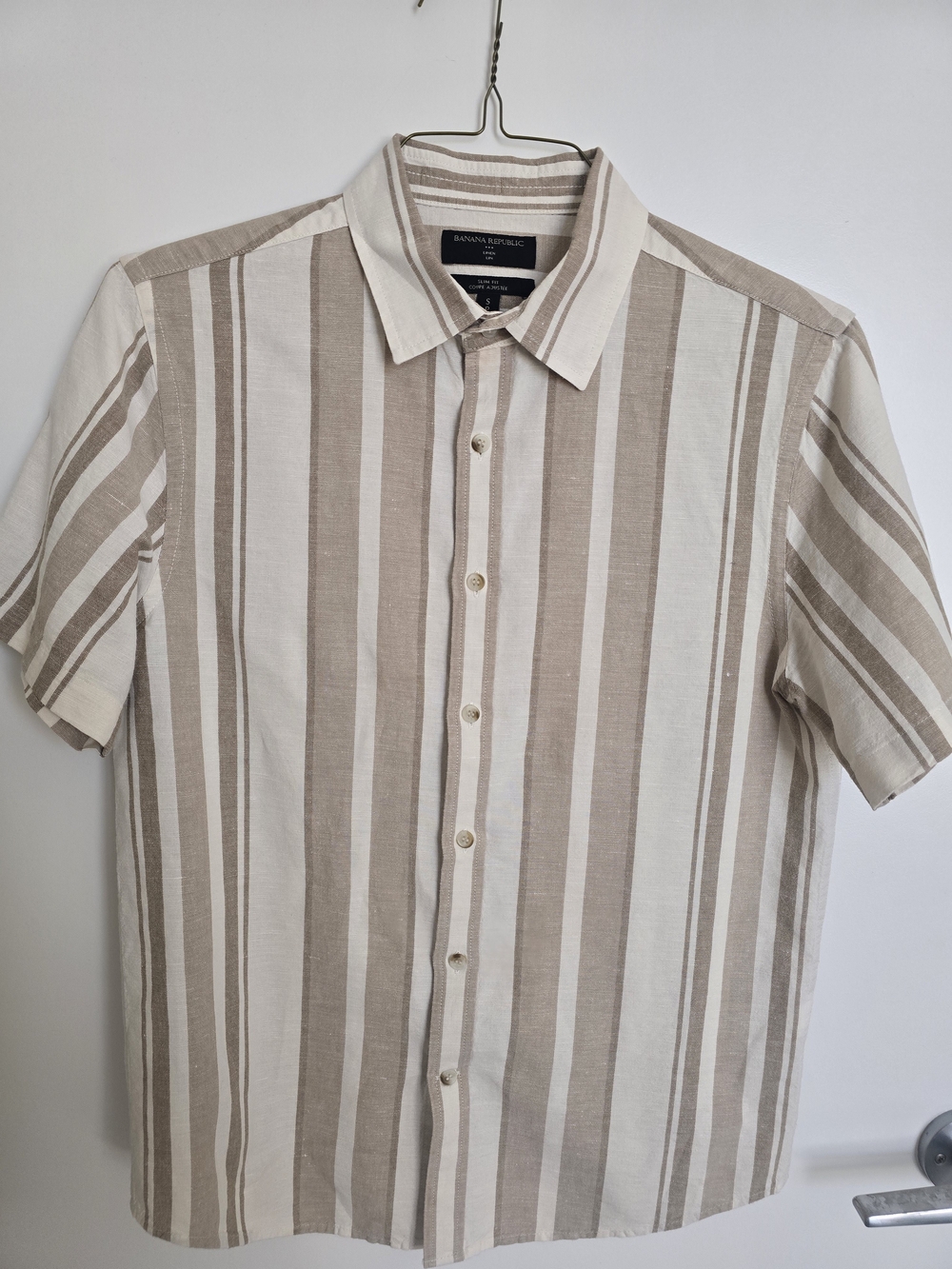 Banana Republic Beige Stripe Short-Sleeve Button-Up Shirt
